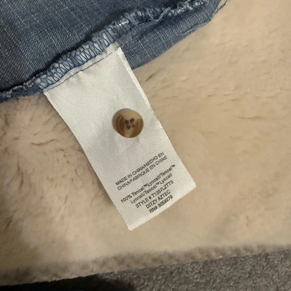 Thread & Supply small women’s button up shirt - Picture 4 of 5